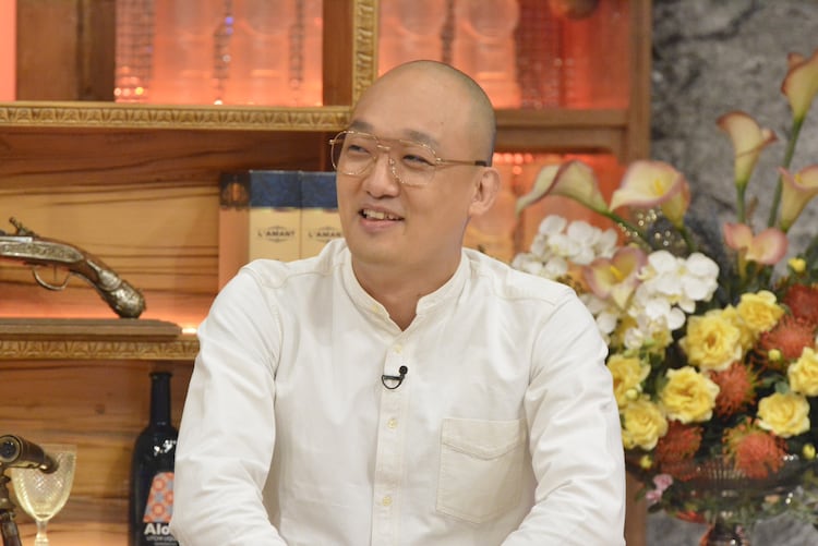 みなみかわの年収は4112万円！？大阪府出身で伊達眼鏡にスキンヘッドがトレードマーク！！現在はピン芸人として活動し、アマチュア総合格闘家の顔も ...